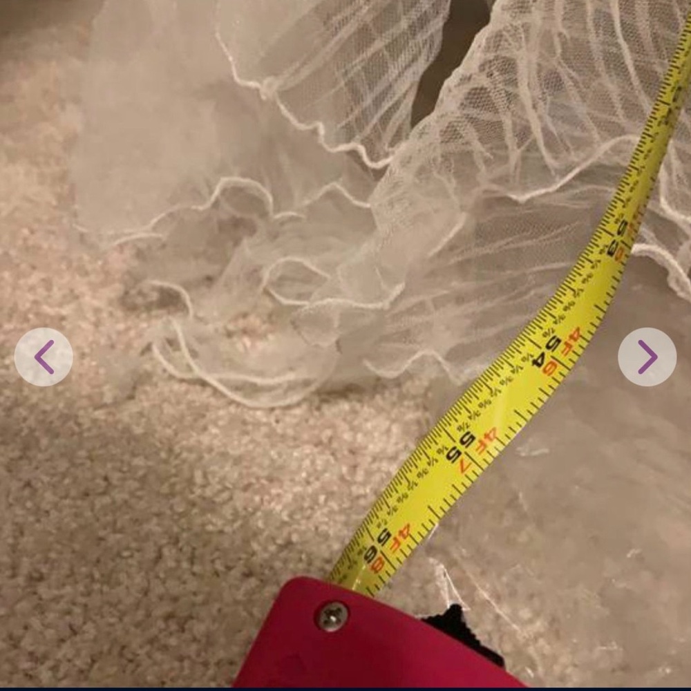 Wedding dress 👰🏻, formal, ruffle, rhinestone, and lace. - Picture 12 of 12